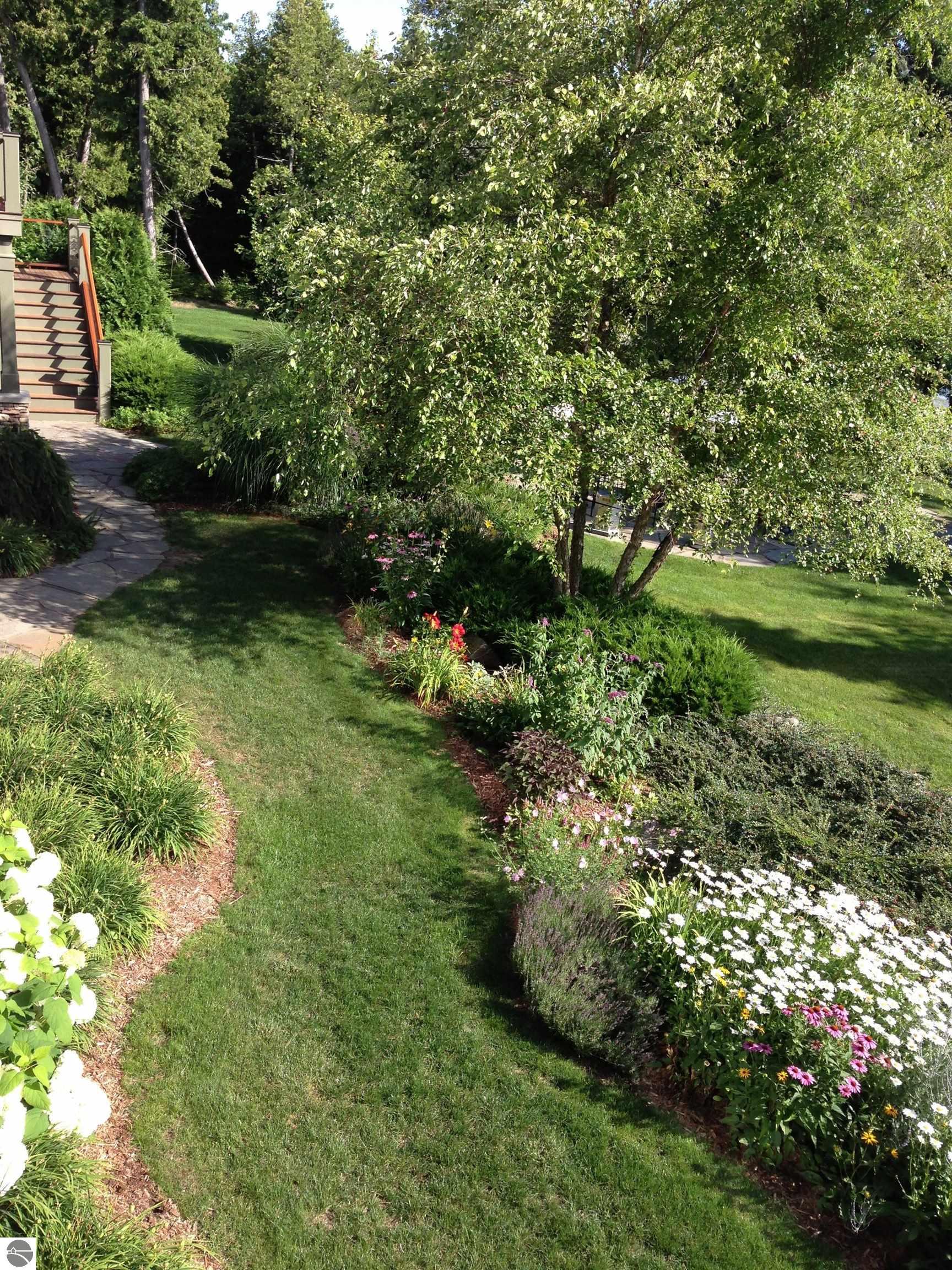 6579 Woods Creek Drive