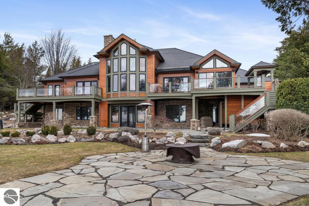 6579 Woods Creek Drive