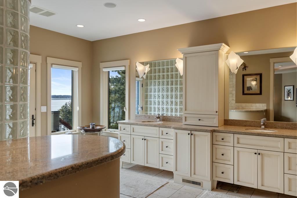 6579 Woods Creek Drive