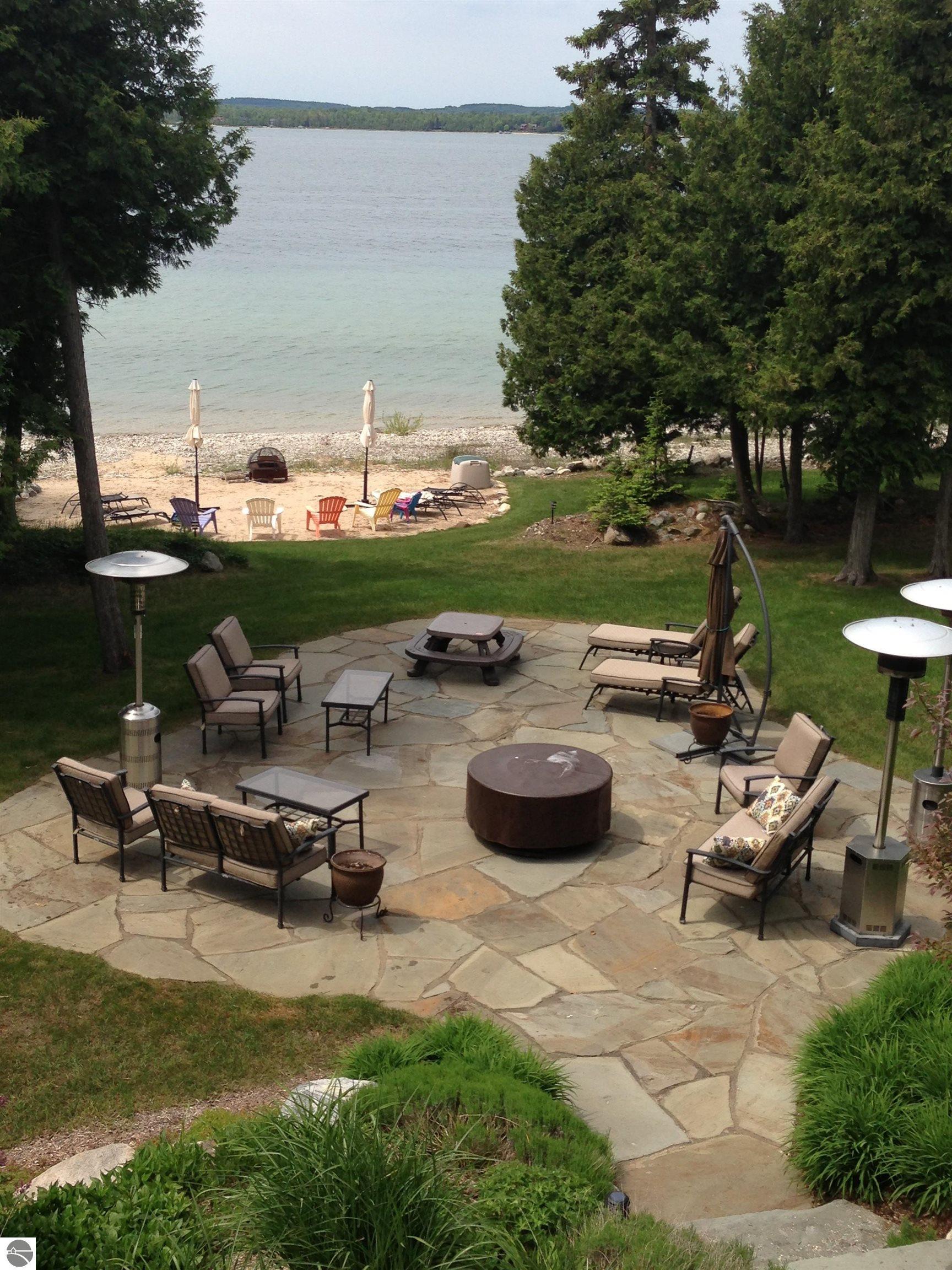 6579 Woods Creek Drive