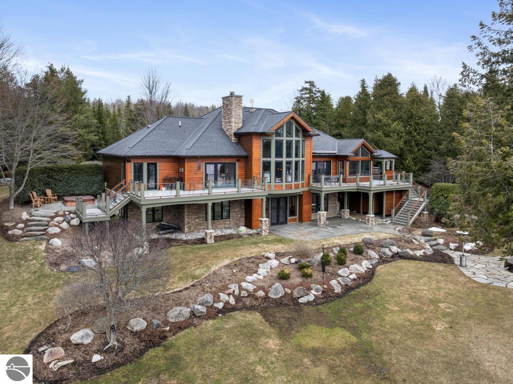 6579 Woods Creek Drive