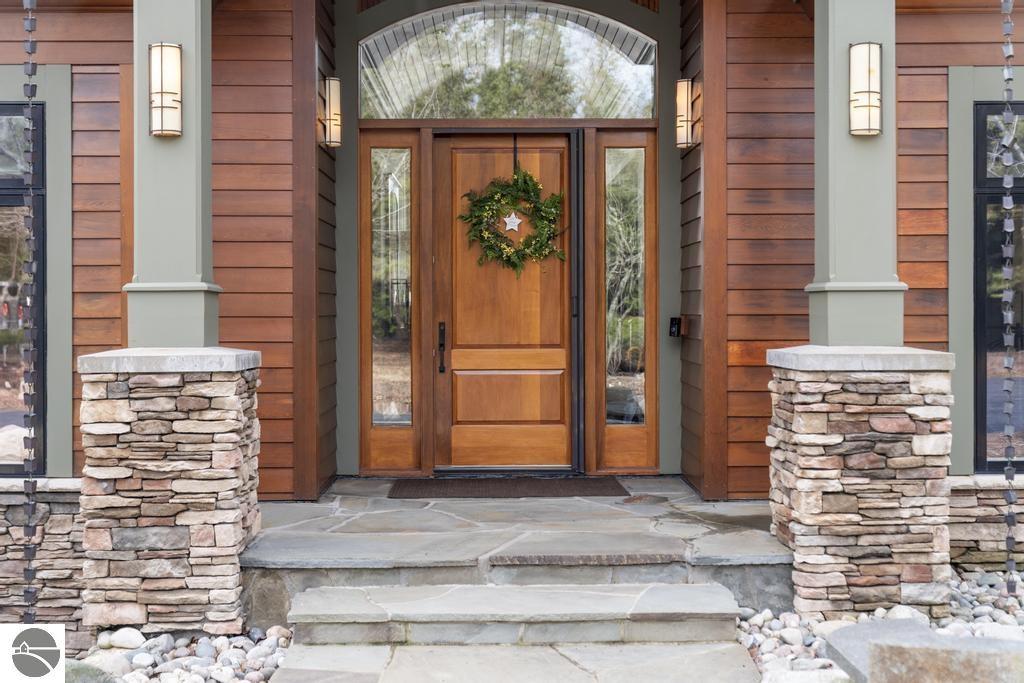 6579 Woods Creek Drive