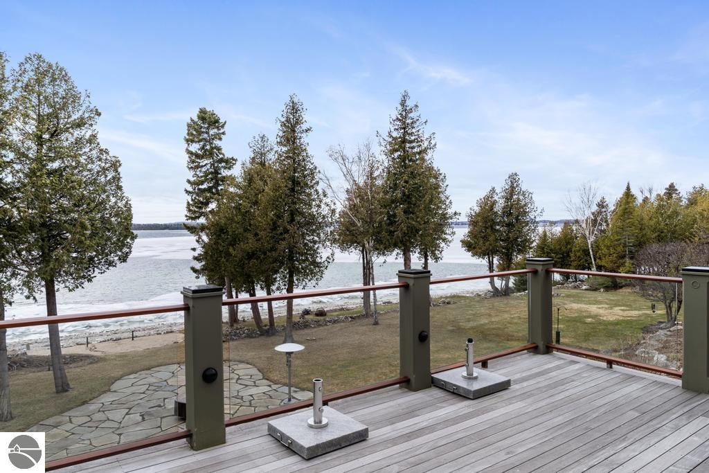 6579 Woods Creek Drive