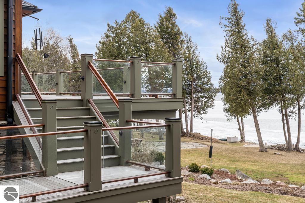 6579 Woods Creek Drive