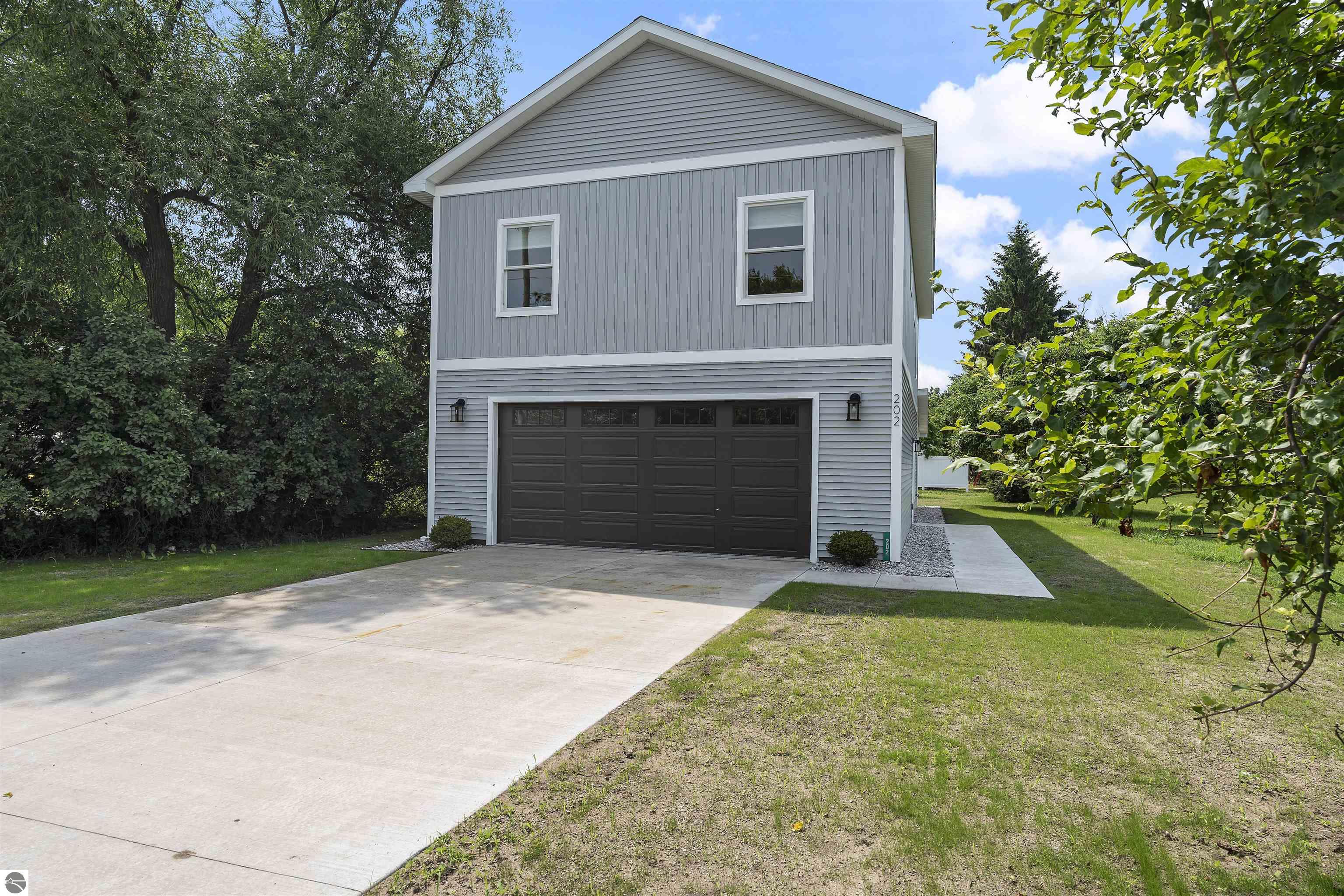 202 W Carpenter Street