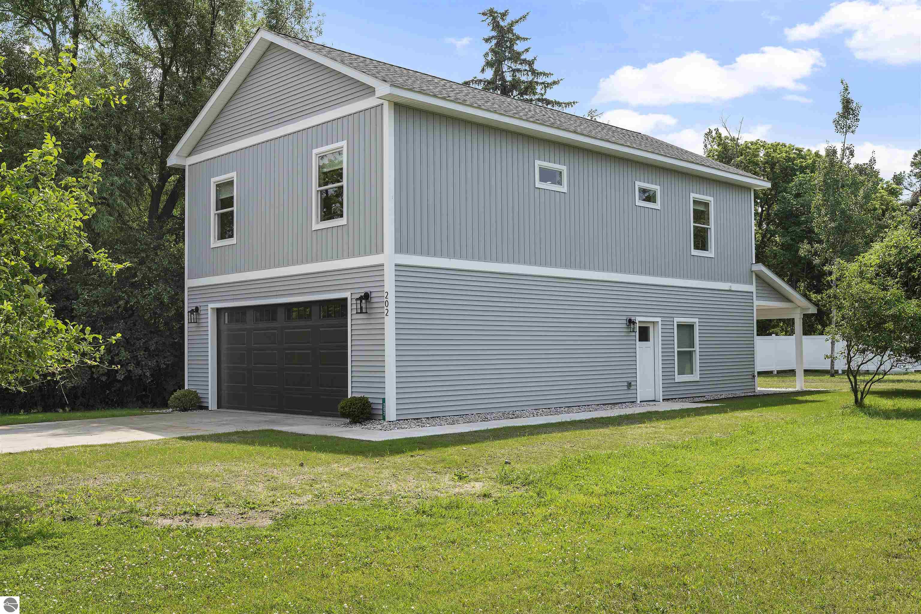 202 W Carpenter Street