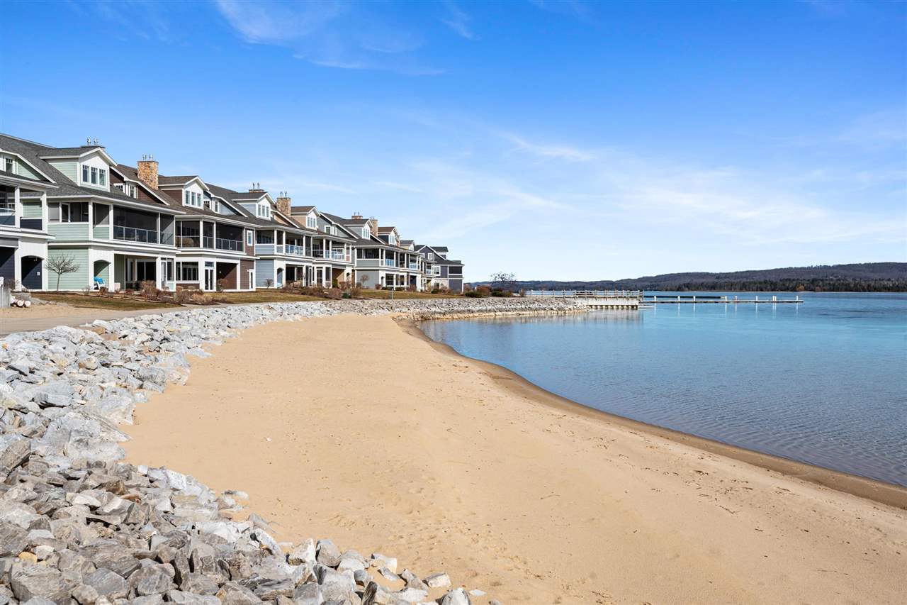 870 Pointe Drive Unit: 61