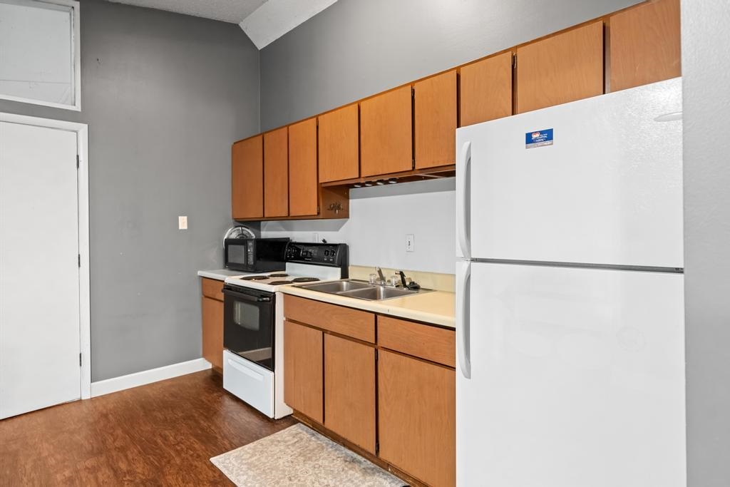 201 Meech Street Unit: 14 upper