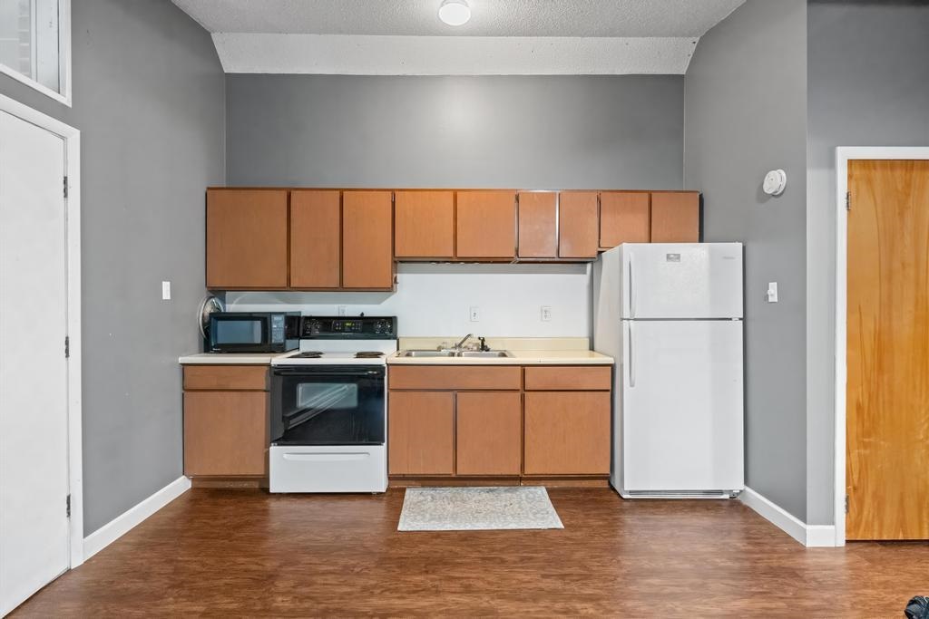 201 Meech Street Unit: 14 upper