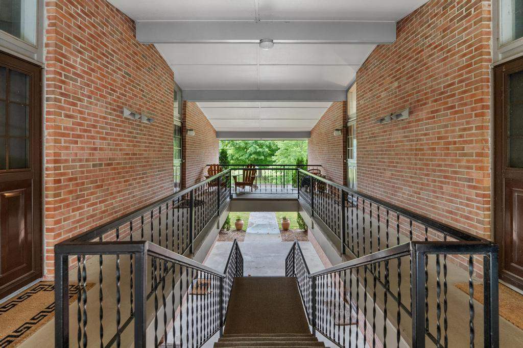 201 Meech Street Unit: 14 upper