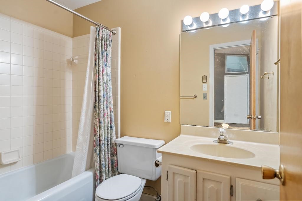 201 Meech Street Unit: 14 upper