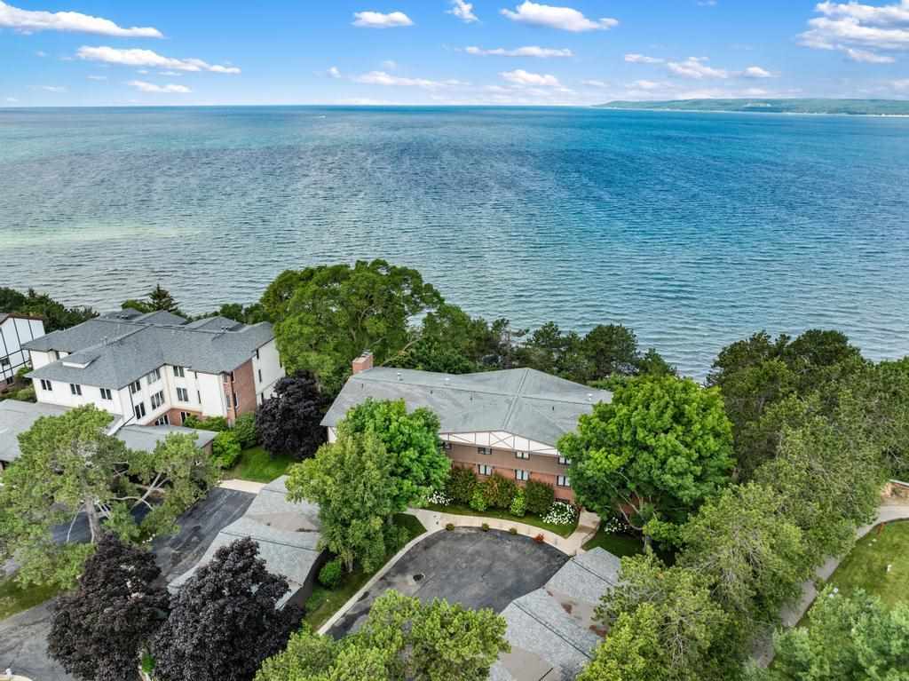 1134 Charlevoix Avenue Unit: 12