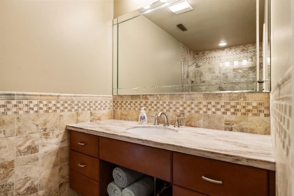 1134 Charlevoix Avenue Unit: 12