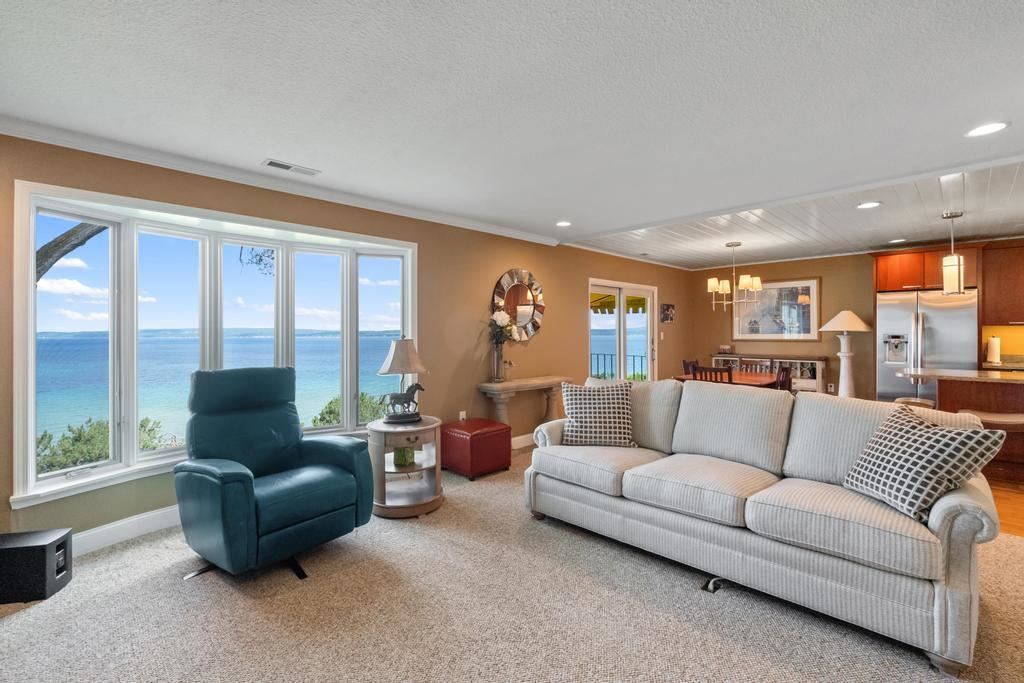 1134 Charlevoix Avenue Unit: 12