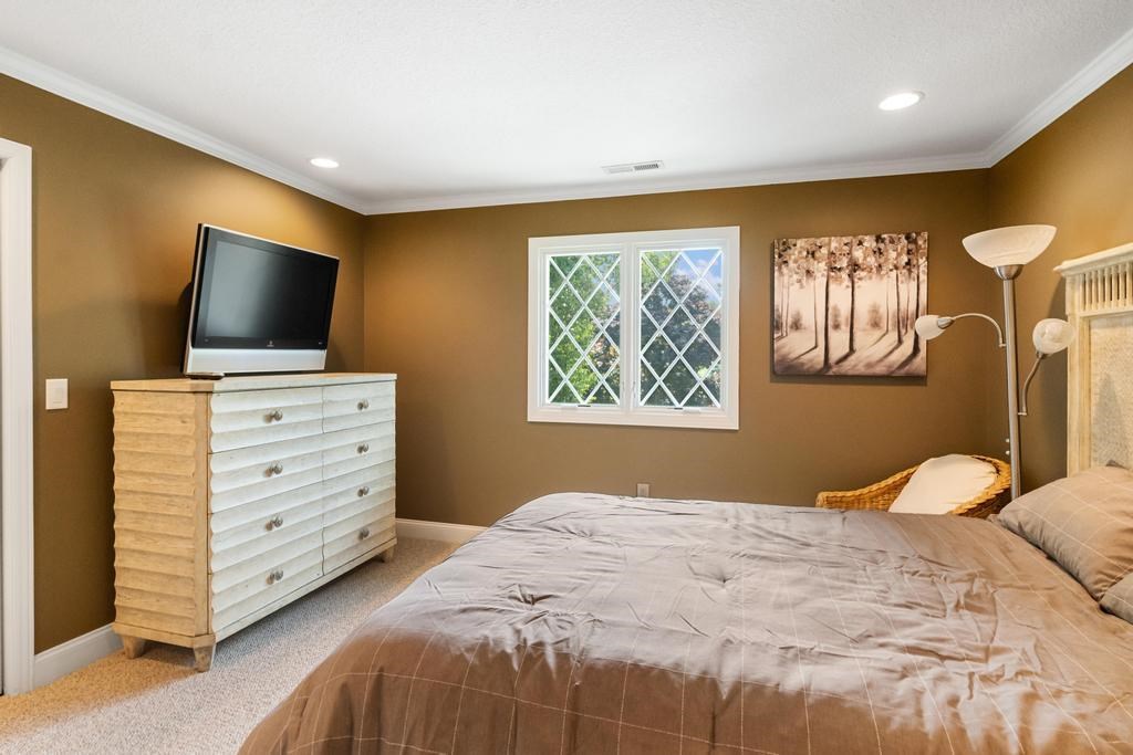 1134 Charlevoix Avenue Unit: 12