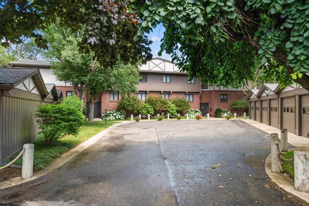 1134 Charlevoix Avenue Unit: 12
