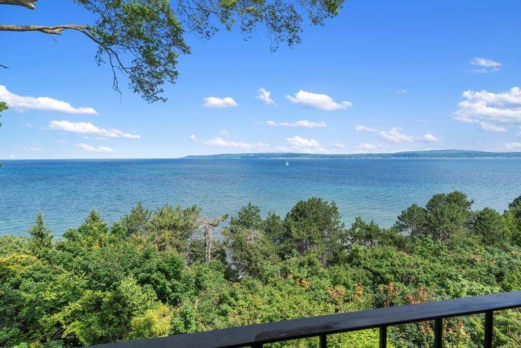 1134 Charlevoix Avenue Unit: 12