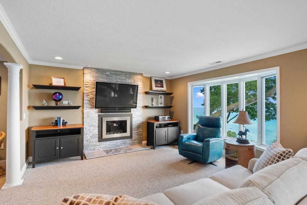 1134 Charlevoix Avenue Unit: 12