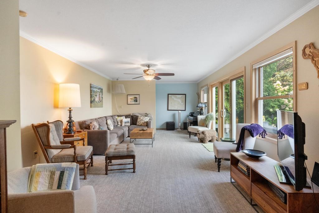 4030 Lakeshore Road