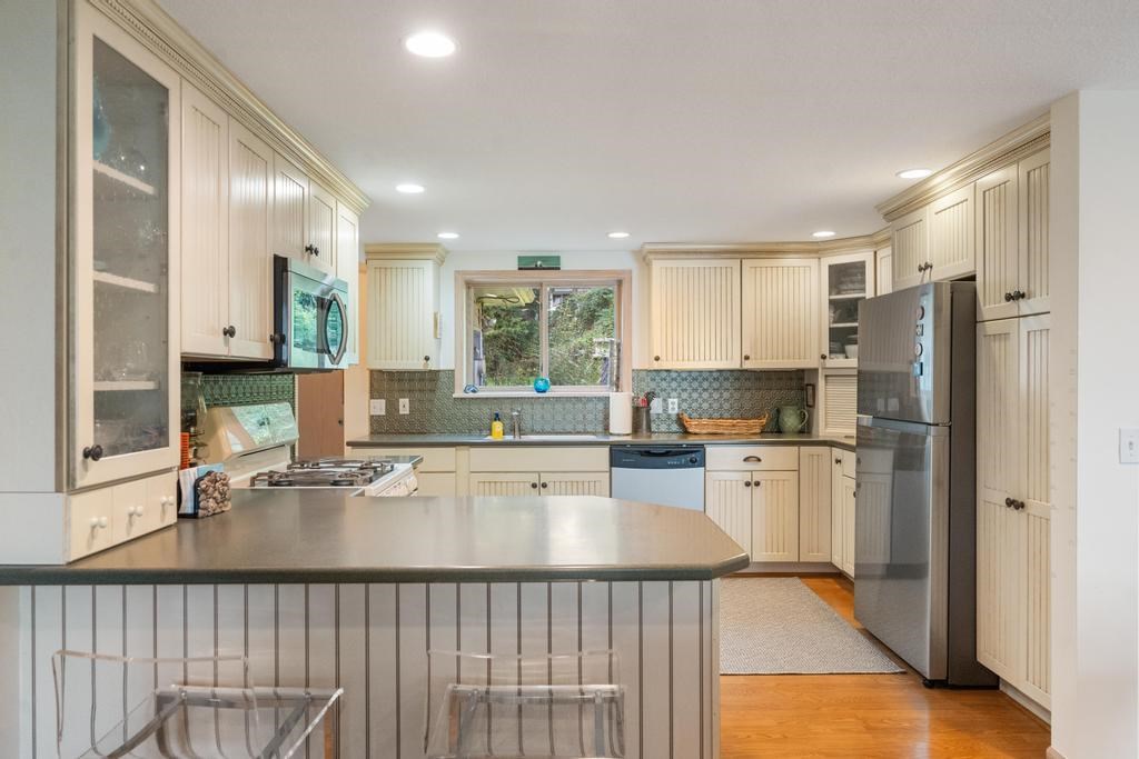 4030 Lakeshore Road