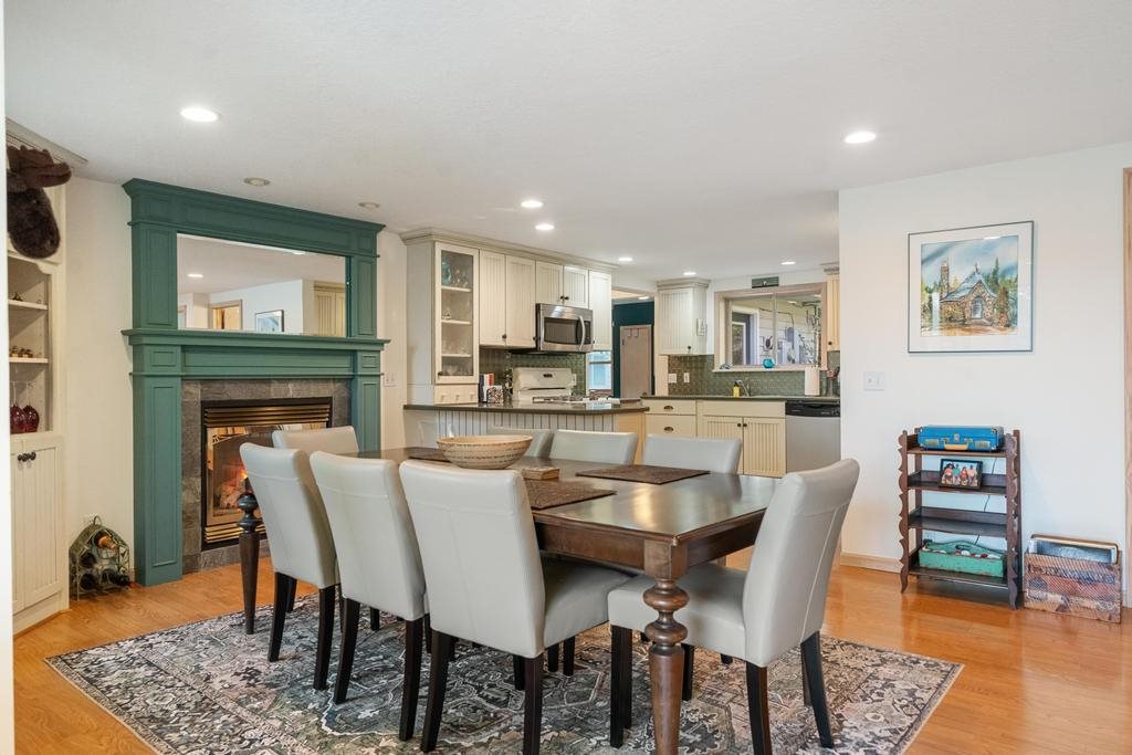 4030 Lakeshore Road