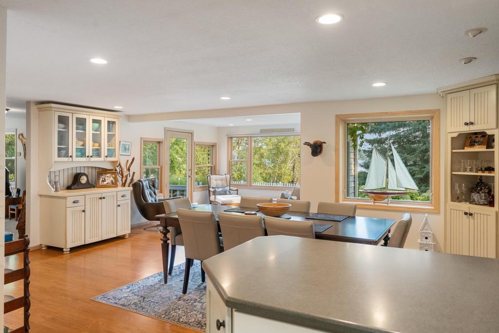 4030 Lakeshore Road