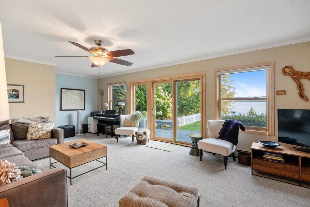 4030 Lakeshore Road