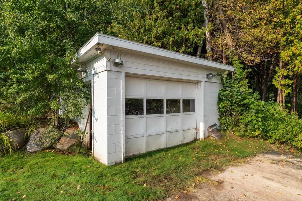 4030 Lakeshore Road