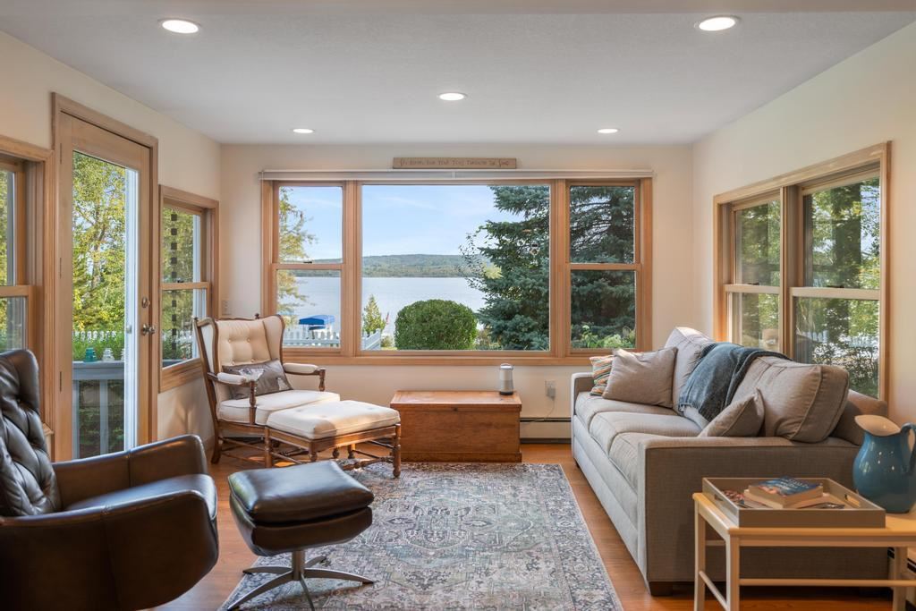 4030 Lakeshore Road