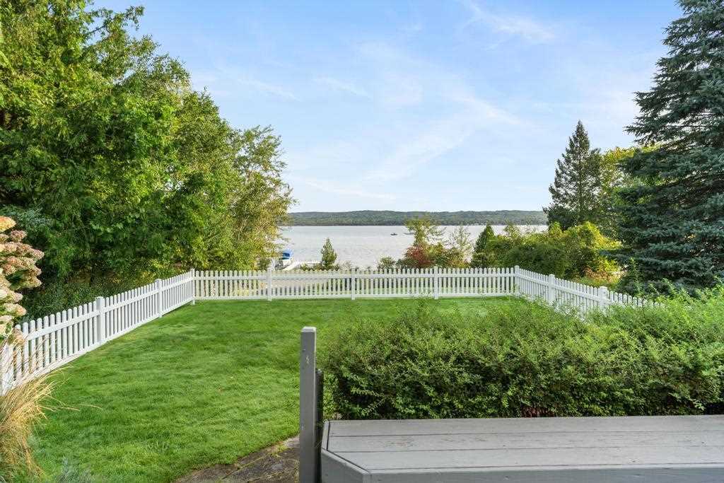 4030 Lakeshore Road
