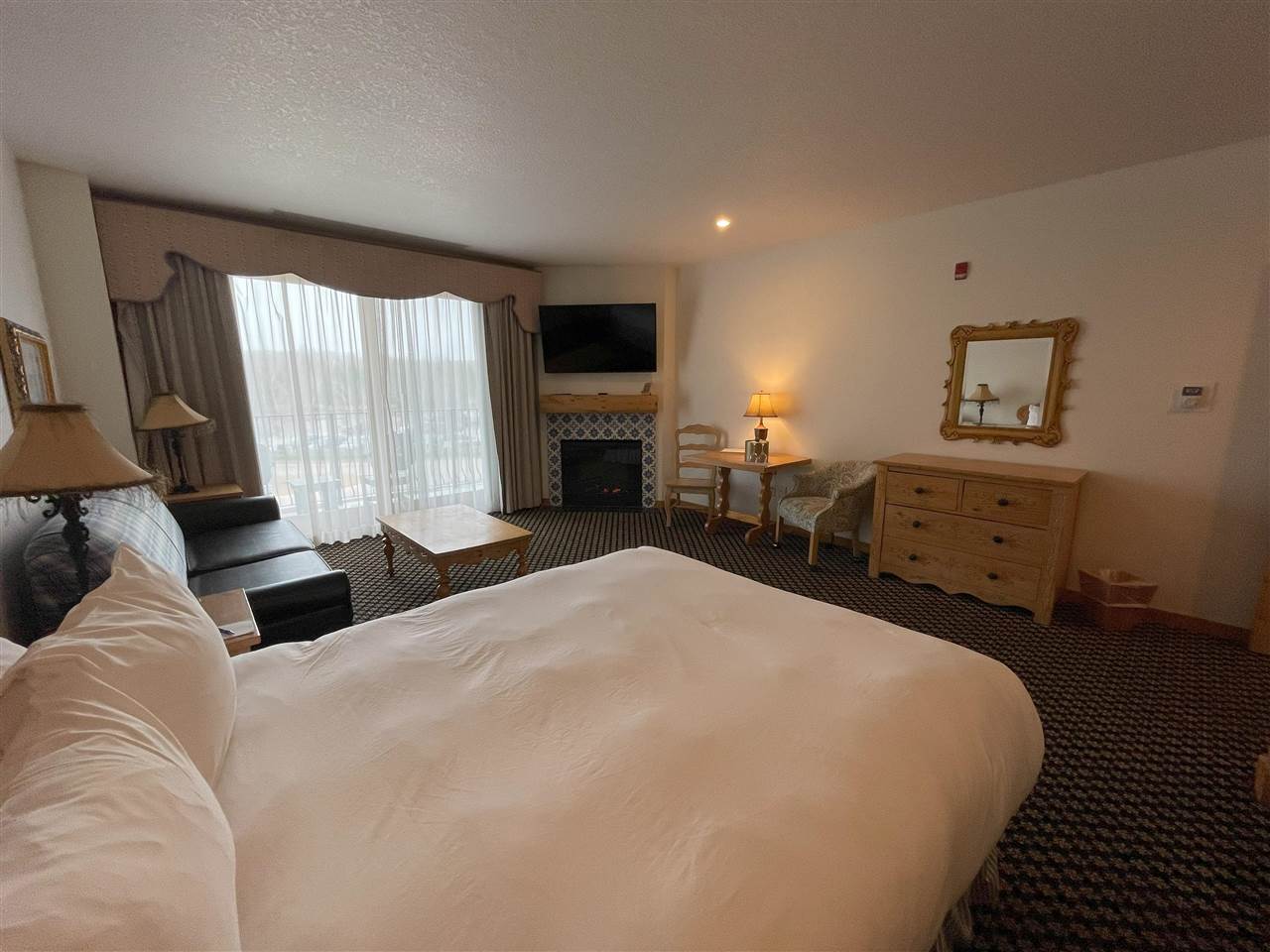 02780 Boyne Mountain Road Unit: Unit 94 "B" / Doors #165/167 Innsbruck Suite