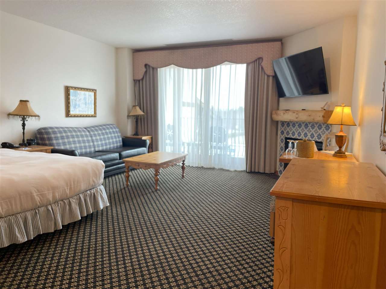 02780 Boyne Mountain Road Unit: Unit 94 "B" / Doors #165/167 Innsbruck Suite