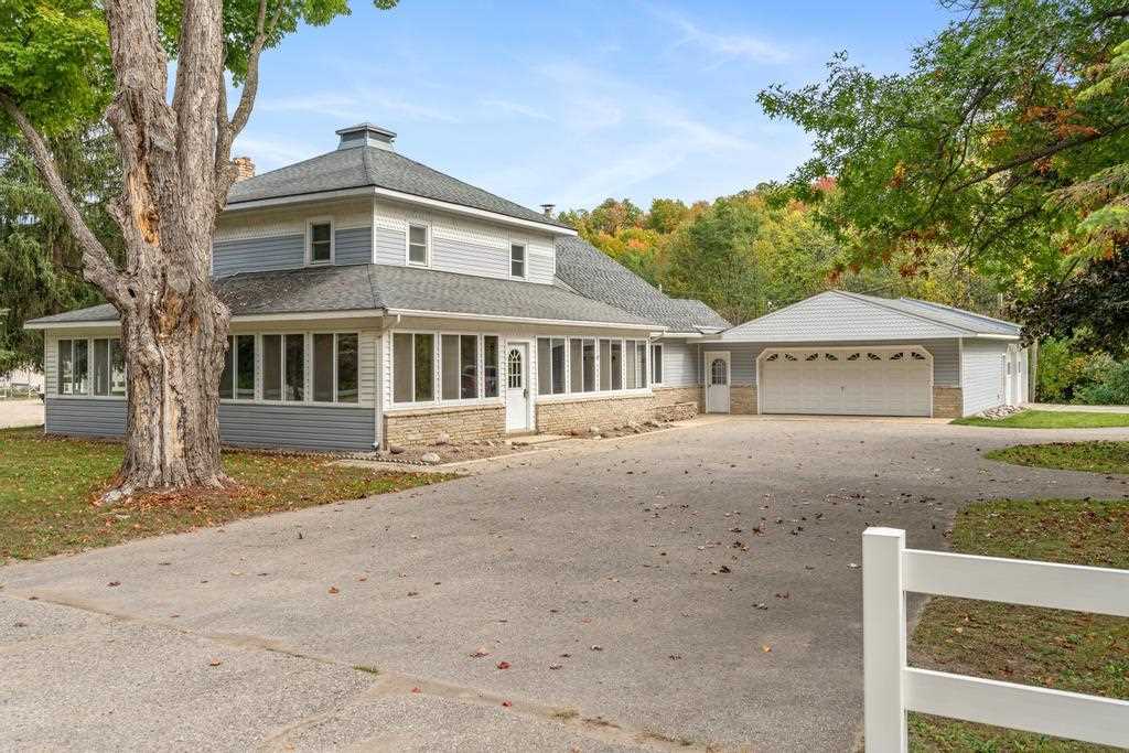 2950 S Advance Rd Road