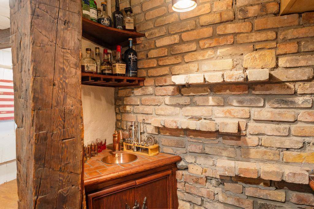 1 Thistle Downs Drive