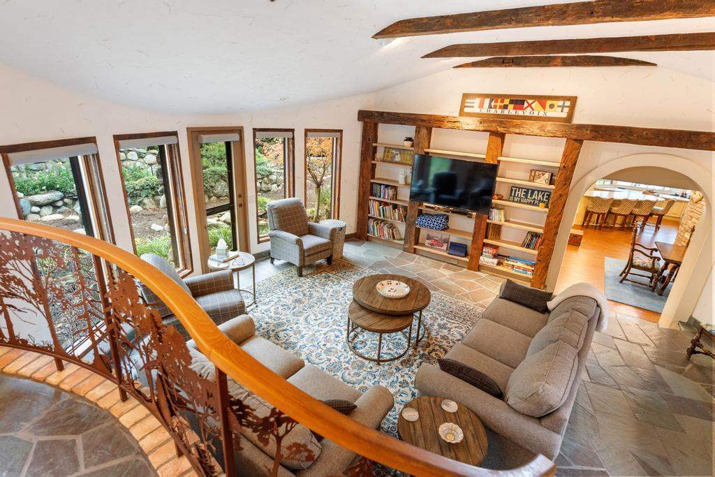 1 Thistle Downs Drive