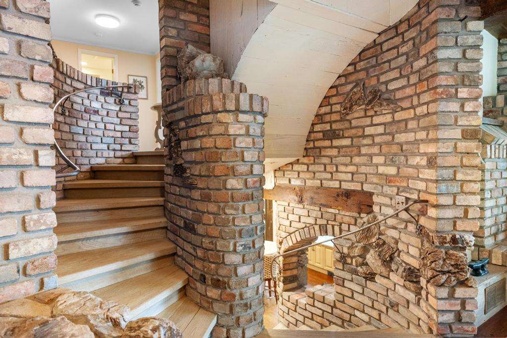 1 Thistle Downs Drive