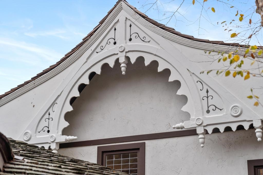 1 Thistle Downs Drive