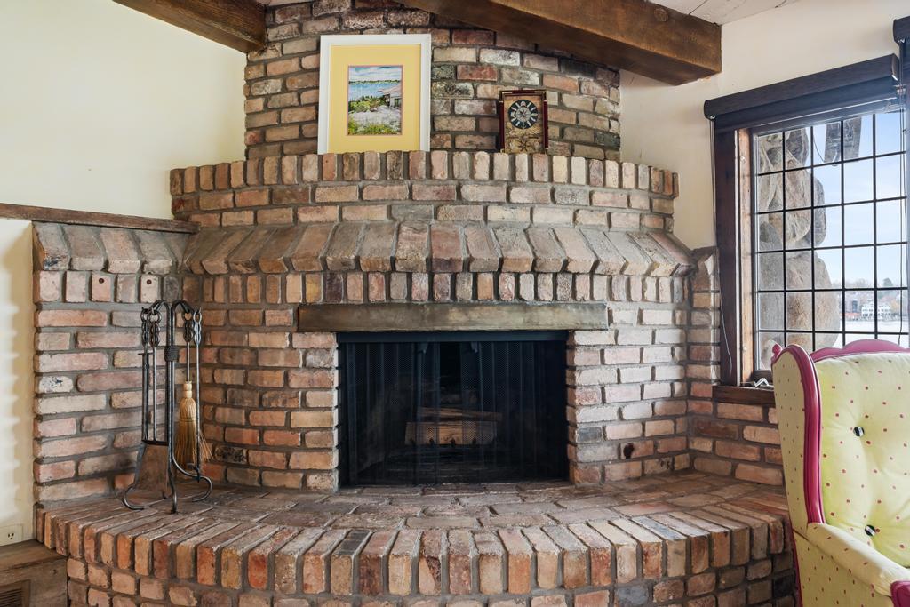 1 Thistle Downs Drive