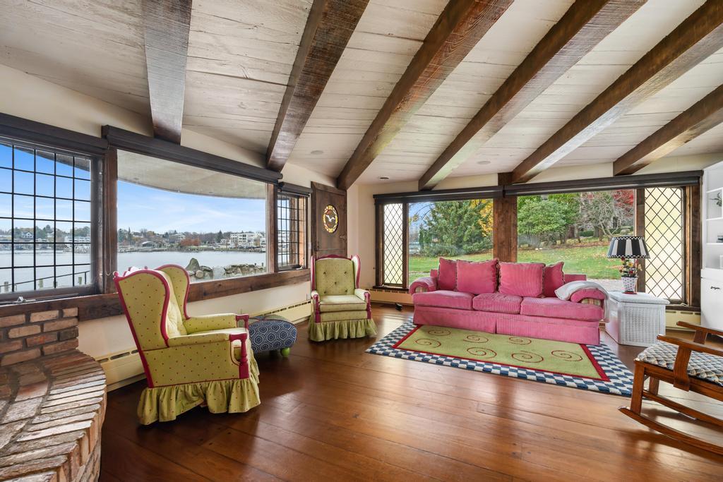 1 Thistle Downs Drive