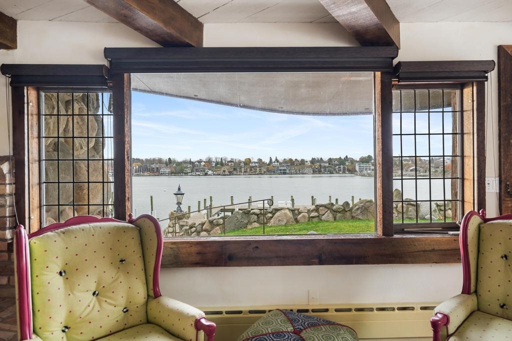 1 Thistle Downs Drive