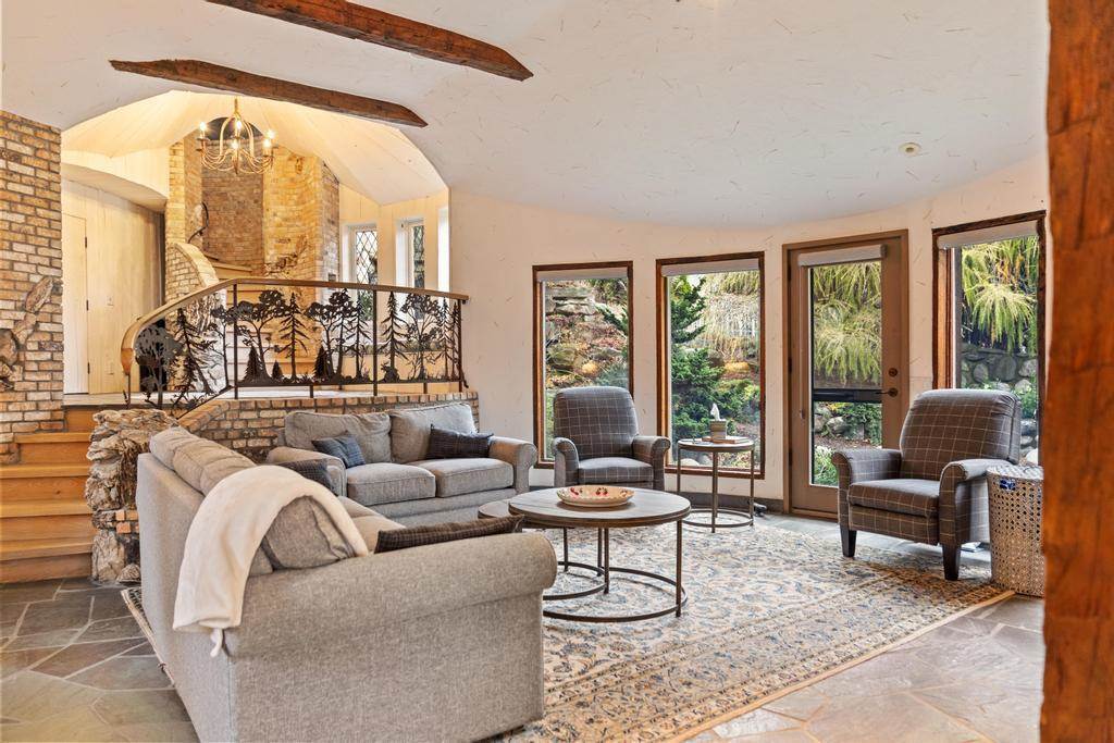 1 Thistle Downs Drive