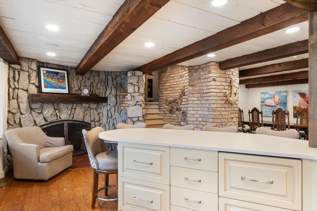 1 Thistle Downs Drive