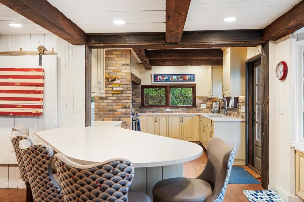 1 Thistle Downs Drive