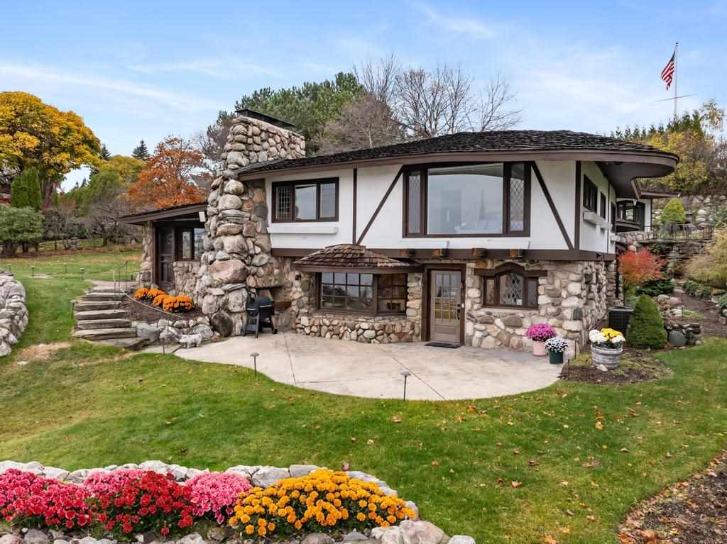 1 Thistle Downs Drive