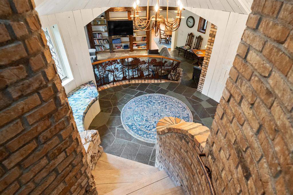 1 Thistle Downs Drive