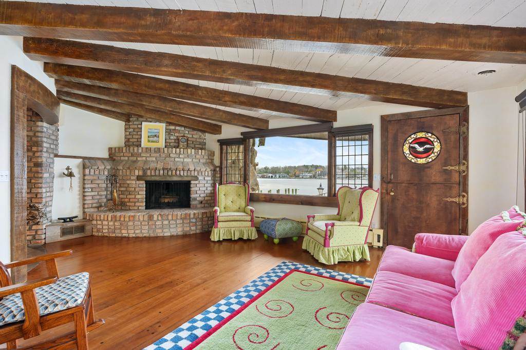 1 Thistle Downs Drive