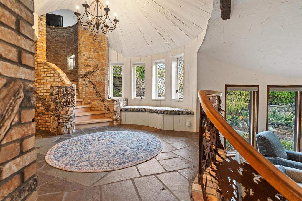 1 Thistle Downs Drive