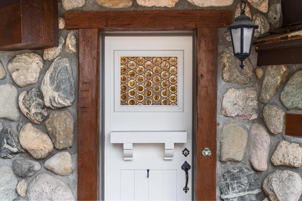 1 Thistle Downs Drive