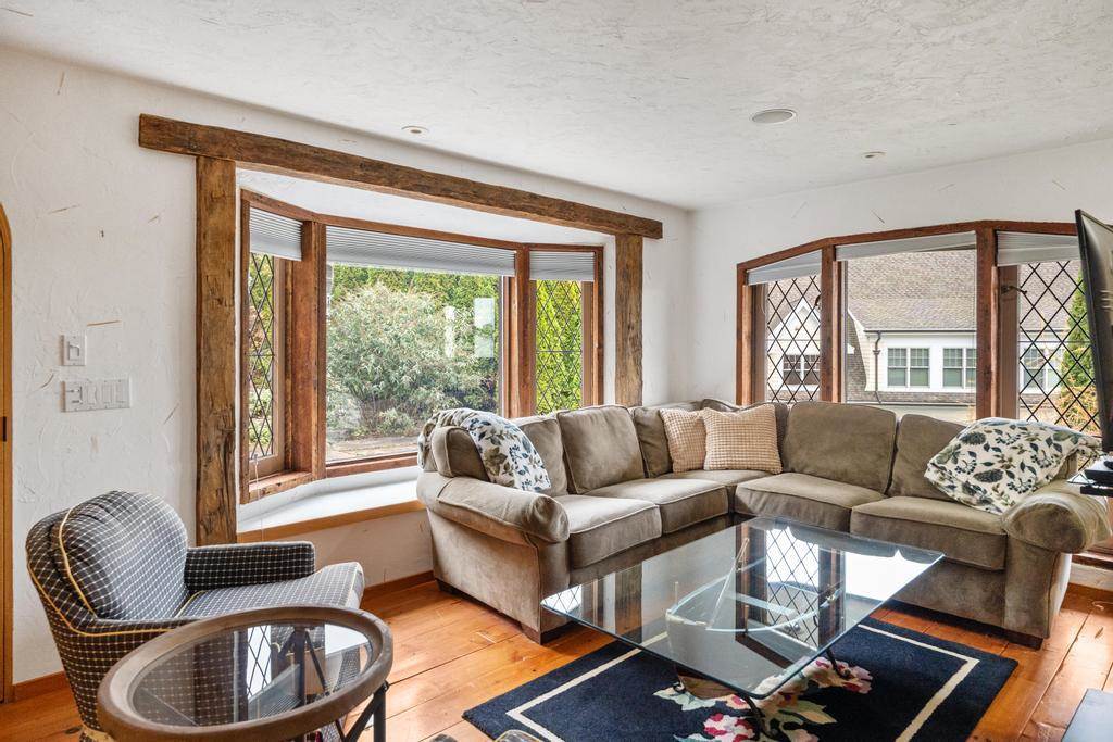 1 Thistle Downs Drive