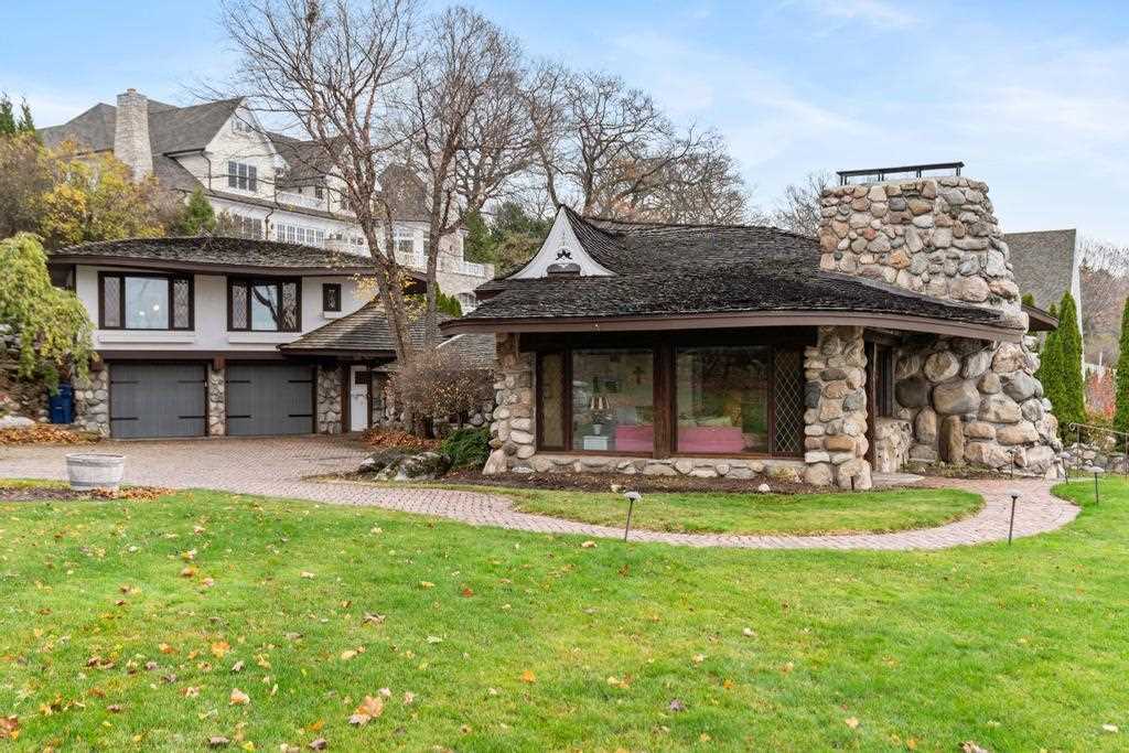 1 Thistle Downs Drive